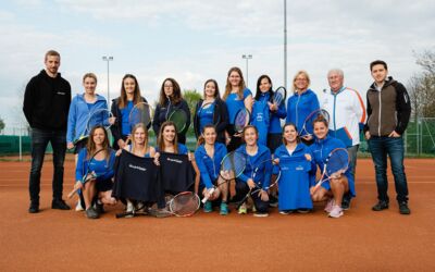 Die Damen des Weikersdorfer Tennisvereins in ihren neuen Dressen